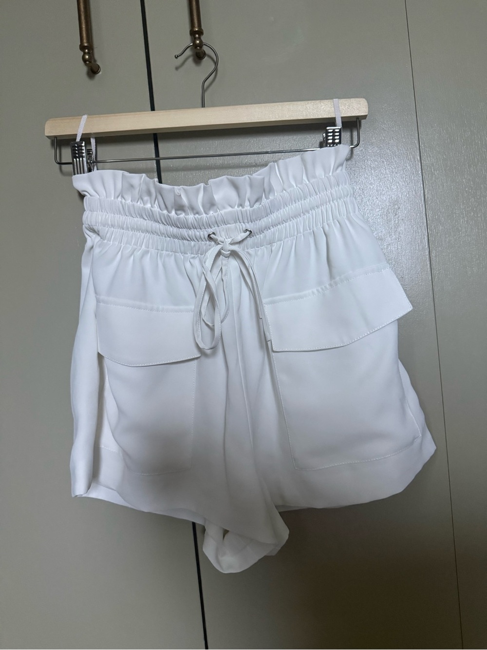 NBD White High Rise Paperbag Cargo Shorts Size Small
